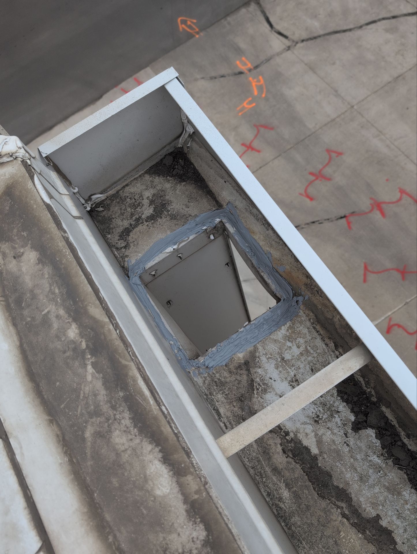 Roof drain box resealed